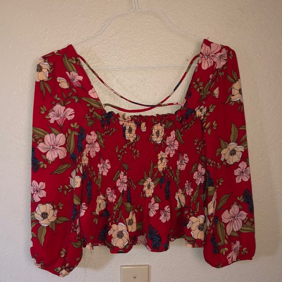 DONATING SOON Heart & Hip floral half sleeve crop top - Picture 5 of 8